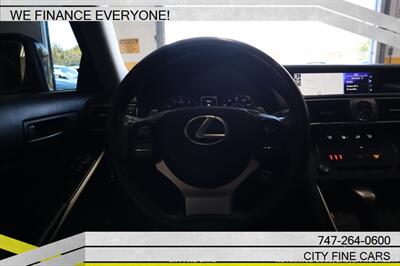 2020 Lexus IS   - Photo 14 - Panorama City, CA 91402
