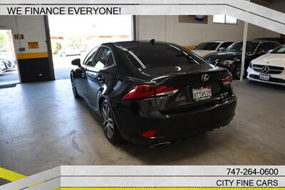 2020 Lexus IS   - Photo 6 - Panorama City, CA 91402