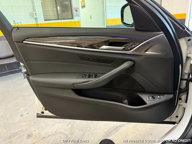 2020 BMW 530e iPerformance - Photo 25 - Panorama City, CA 91402