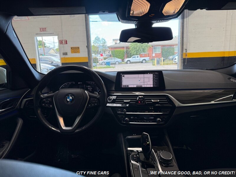 2020 BMW 530e iPerformance - Photo 14 - Panorama City, CA 91402