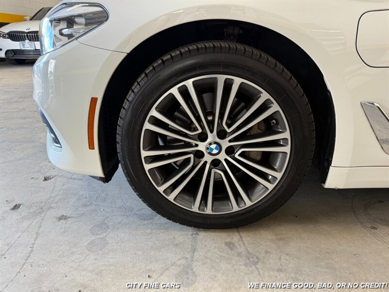 2020 BMW 530e iPerformance - Photo 4 - Panorama City, CA 91402