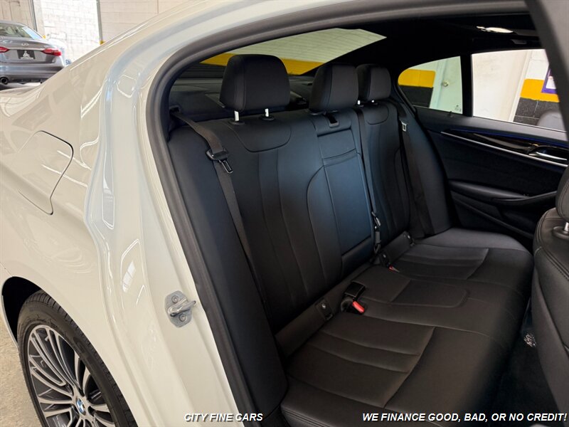 2020 BMW 530e iPerformance - Photo 30 - Panorama City, CA 91402