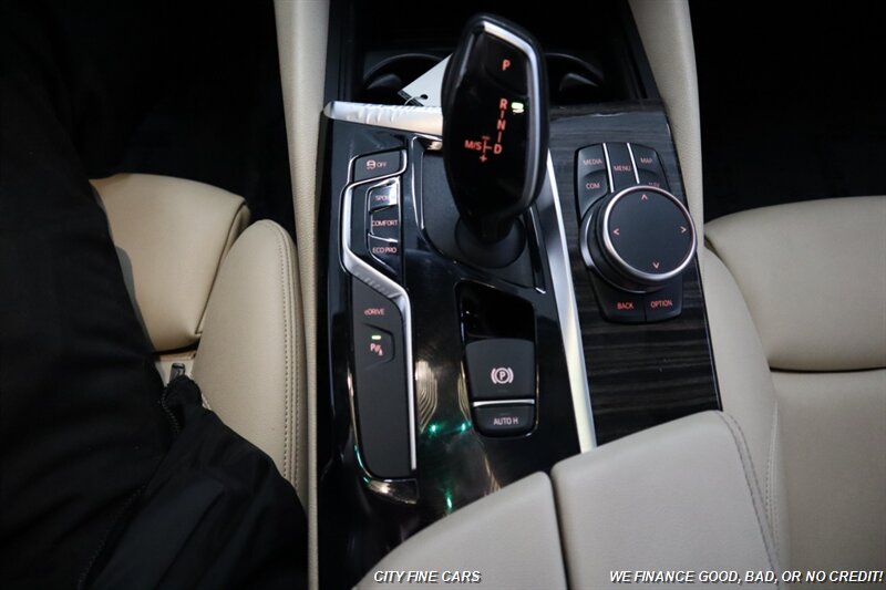 2019 BMW 530e iPerformance - Photo 23 - Panorama City, CA 91402