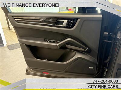 2020 Porsche Cayenne   - Photo 26 - Panorama City, CA 91402