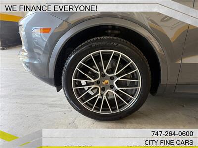 2020 Porsche Cayenne   - Photo 4 - Panorama City, CA 91402