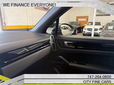2020 Porsche Cayenne   - Photo 25 - Panorama City, CA 91402