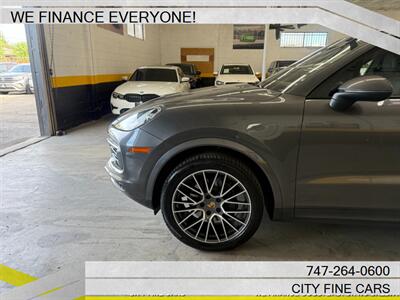 2020 Porsche Cayenne   - Photo 3 - Panorama City, CA 91402