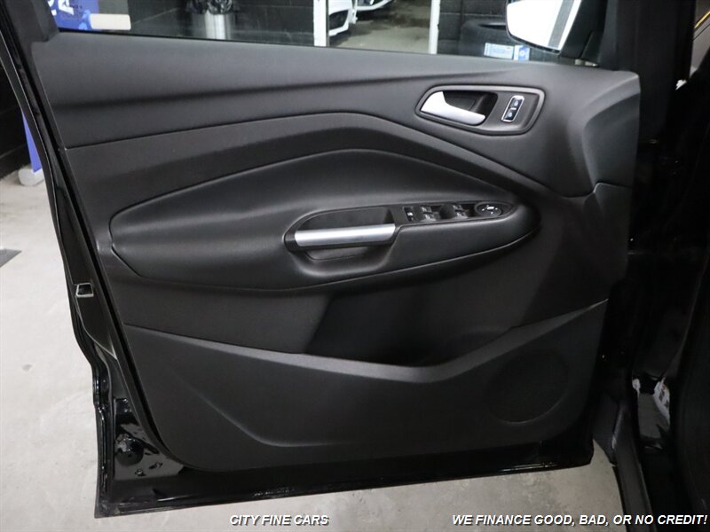 2016 Ford Escape SE - Photo 14 - Panorama City, CA 91402