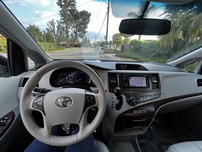 2014 Toyota Sienna Limited 7-Passenger   - Photo 15 - Panorama City, CA 91402