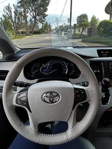 2014 Toyota Sienna Limited 7-Passenger   - Photo 14 - Panorama City, CA 91402