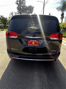 2017 Chrysler Pacifica Limited   - Photo 4 - Panorama City, CA 91402