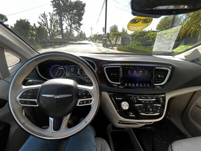 2017 Chrysler Pacifica Limited   - Photo 15 - Panorama City, CA 91402