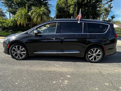 2017 Chrysler Pacifica Limited   - Photo 2 - Panorama City, CA 91402