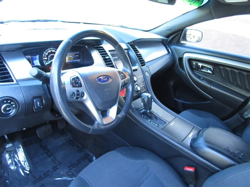 2013 Ford Taurus SEL photo