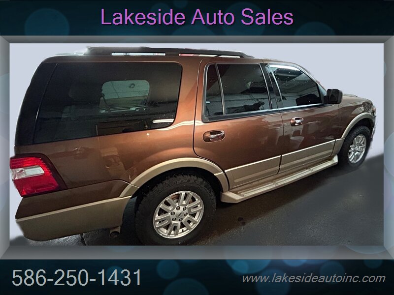 2011 Ford Expedition XLT   - Photo 2 - Clinton Township, MI 48036