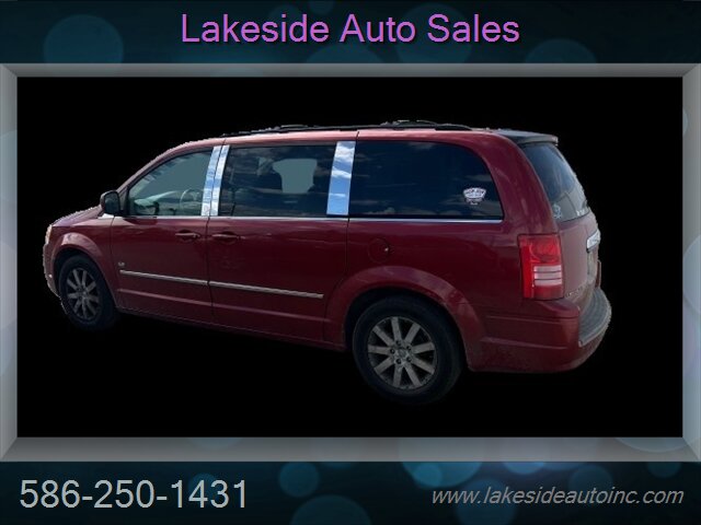 2009 Chrysler Town & Country Touring - Photo 3 - Clinton Township, MI 48036