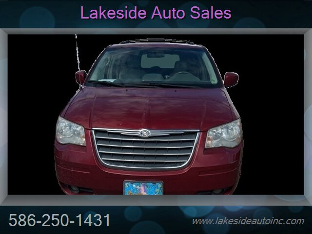 2009 Chrysler Town & Country Touring - Photo 2 - Clinton Township, MI 48036