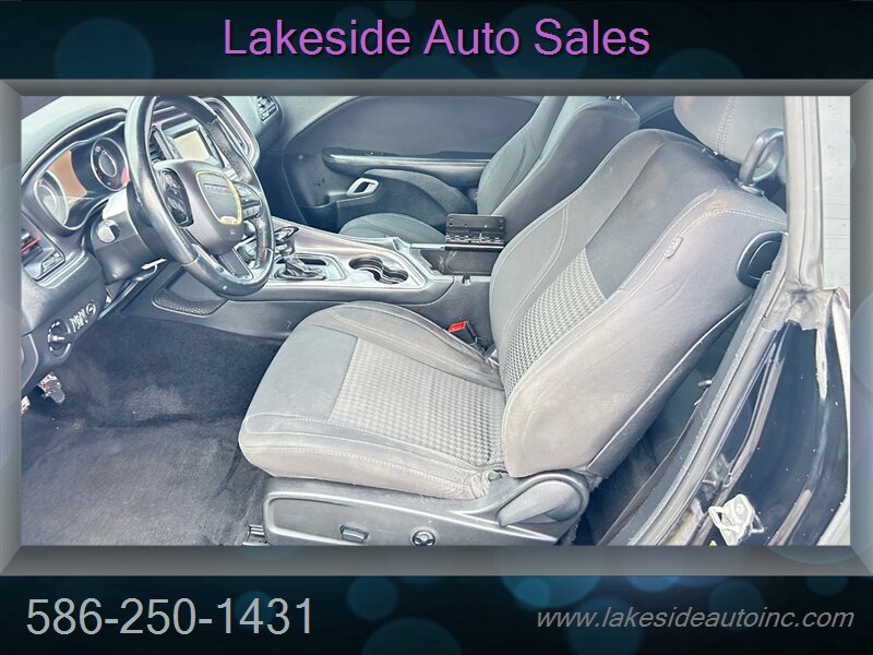 2015 Dodge Challenger SXT - Photo 10 - Clinton Township, MI 48036