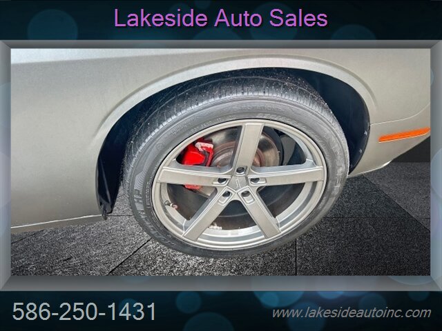 2015 Dodge Challenger SXT - Photo 8 - Clinton Township, MI 48036