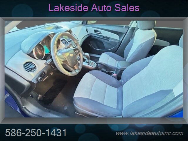 2013 Chevrolet Cruze LS Auto   - Photo 13 - Clinton Township, MI 48036