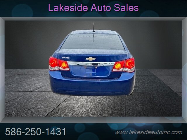 2013 Chevrolet Cruze LS Auto   - Photo 8 - Clinton Township, MI 48036