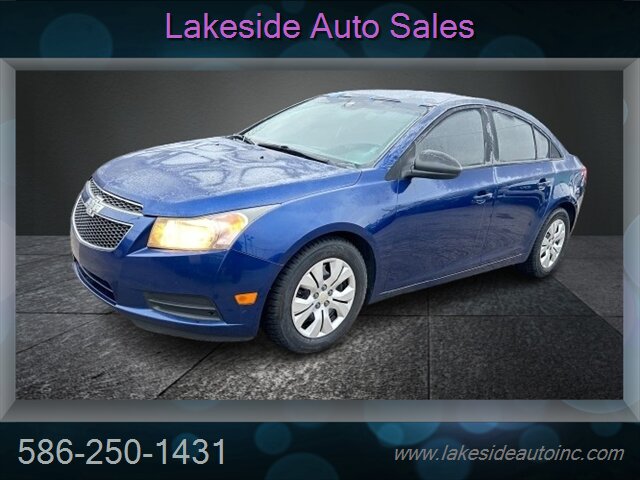 2013 Chevrolet Cruze LS Auto   - Photo 3 - Clinton Township, MI 48036