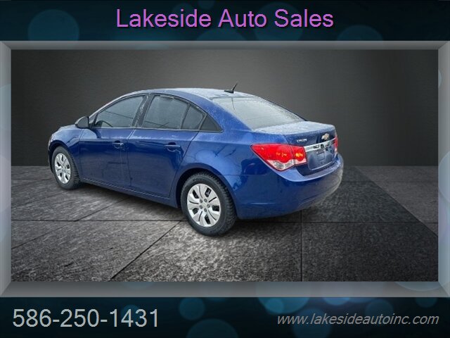 2013 Chevrolet Cruze LS Auto   - Photo 9 - Clinton Township, MI 48036