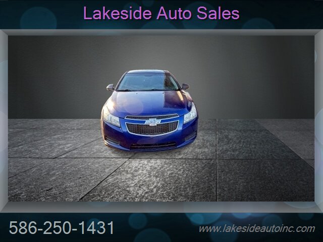 2013 Chevrolet Cruze LS Auto   - Photo 2 - Clinton Township, MI 48036