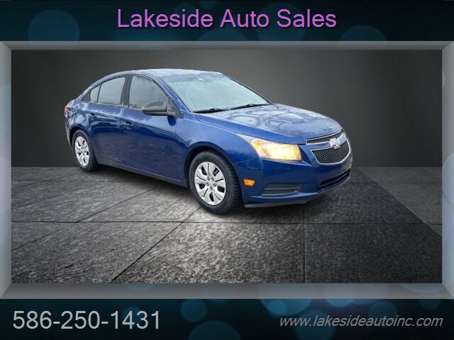 2013 Chevrolet Cruze LS Auto   - Photo 5 - Clinton Township, MI 48036