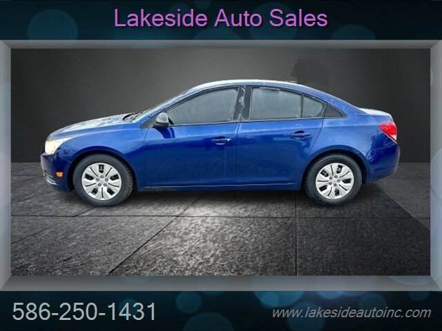 2013 Chevrolet Cruze LS Auto   - Photo 6 - Clinton Township, MI 48036