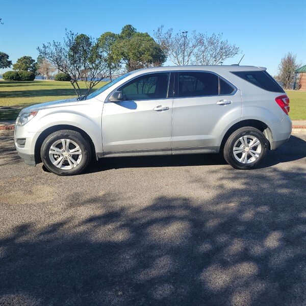 2017 Chevrolet Equinox LS   - Photo 1 - Lake Charles, LA 70601