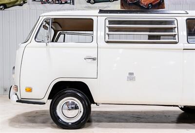 1970 Volkswagen Bus/Vanagon   - Photo 3 - Sylvania, OH 43560