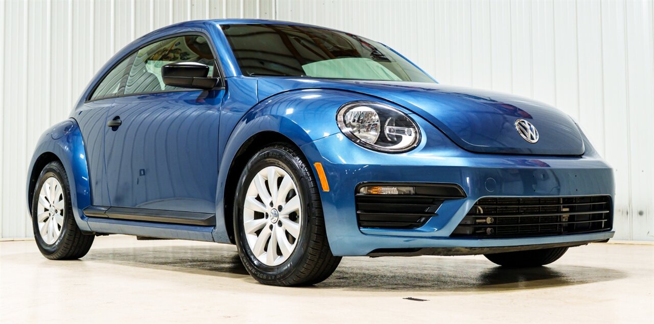 2018 Volkswagen Beetle-Classic 2.0T S   - Photo 1 - Sylvania, OH 43560