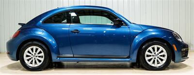 2018 Volkswagen Beetle-Classic 2.0T S   - Photo 8 - Sylvania, OH 43560
