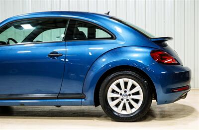 2018 Volkswagen Beetle-Classic 2.0T S   - Photo 4 - Sylvania, OH 43560