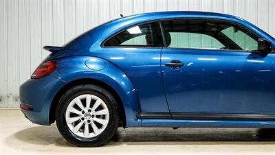 2018 Volkswagen Beetle-Classic 2.0T S   - Photo 9 - Sylvania, OH 43560