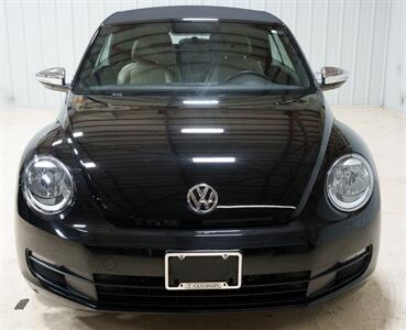 2013 Volkswagen Beetle Convertible 2.5L PZEV 50's Edition - Photo 13 - Sylvania, OH 43560