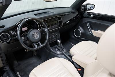 2013 Volkswagen Beetle Convertible 2.5L PZEV 50's Edition - Photo 19 - Sylvania, OH 43560