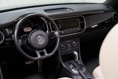 2013 Volkswagen Beetle Convertible 2.5L PZEV 50's Edition - Photo 20 - Sylvania, OH 43560