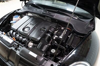2013 Volkswagen Beetle Convertible 2.5L PZEV 50's Edition - Photo 29 - Sylvania, OH 43560