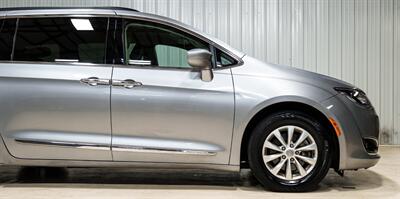 2017 Chrysler Pacifica Touring Plus   - Photo 9 - Sylvania, OH 43560