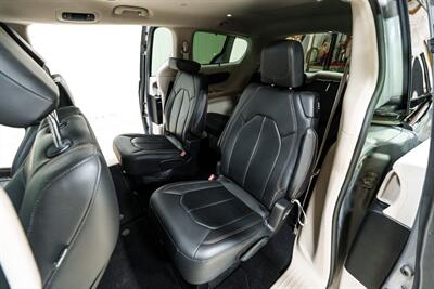 2017 Chrysler Pacifica Touring Plus   - Photo 12 - Sylvania, OH 43560