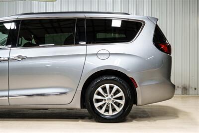 2017 Chrysler Pacifica Touring Plus   - Photo 4 - Sylvania, OH 43560
