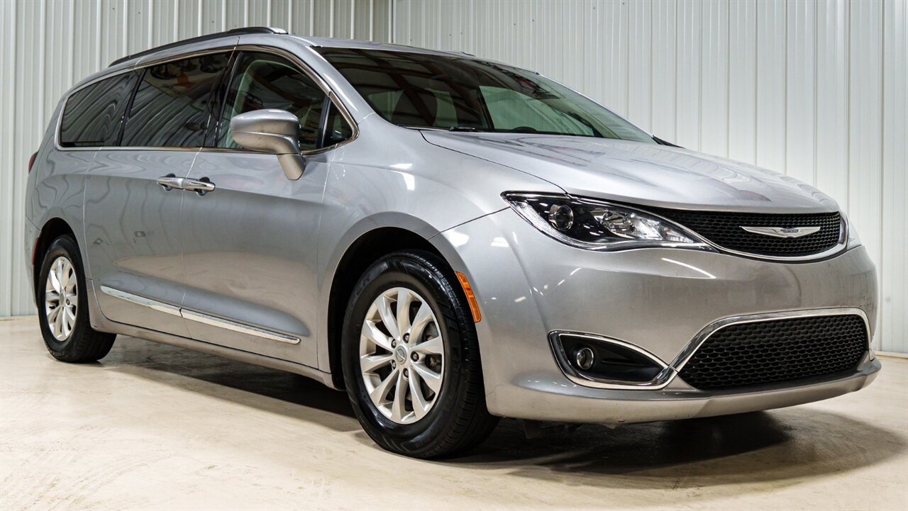 2017 Chrysler Pacifica Touring Plus   - Photo 1 - Sylvania, OH 43560