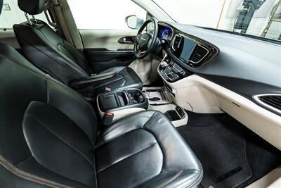 2017 Chrysler Pacifica Touring Plus   - Photo 16 - Sylvania, OH 43560