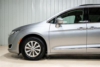 2017 Chrysler Pacifica Touring Plus   - Photo 3 - Sylvania, OH 43560
