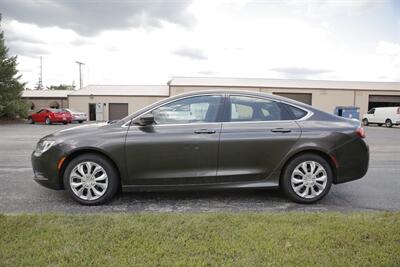 2016 Chrysler 200 LX   - Photo 6 - Sylvania, OH 43560