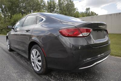 2016 Chrysler 200 LX   - Photo 11 - Sylvania, OH 43560