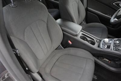 2016 Chrysler 200 LX   - Photo 13 - Sylvania, OH 43560