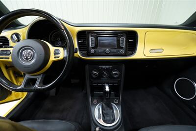 2013 Volkswagen Beetle Convertible 2.5L   - Photo 19 - Sylvania, OH 43560
